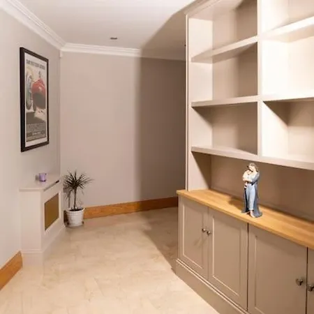 Luxury Two Bedroom Apartamento